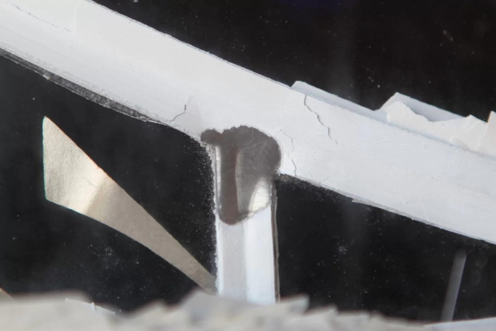 Oxidization of the lead (severe)